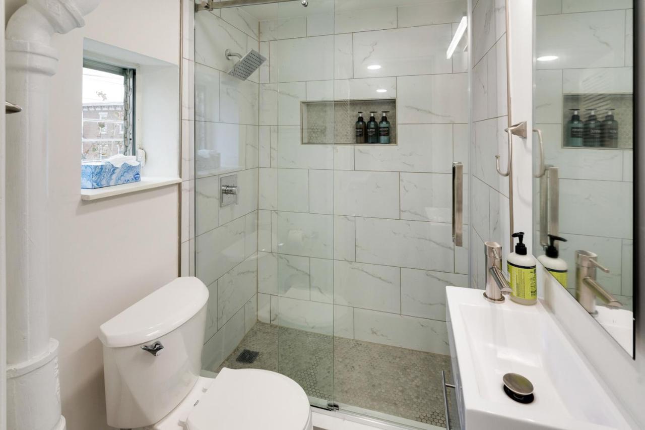 King Suite Luxurious, Modern Couple Retreat フィラデルフィア エクステリア 写真