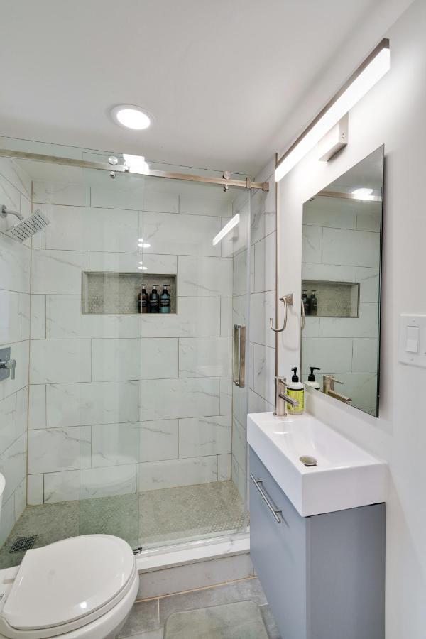 King Suite Luxurious, Modern Couple Retreat フィラデルフィア エクステリア 写真